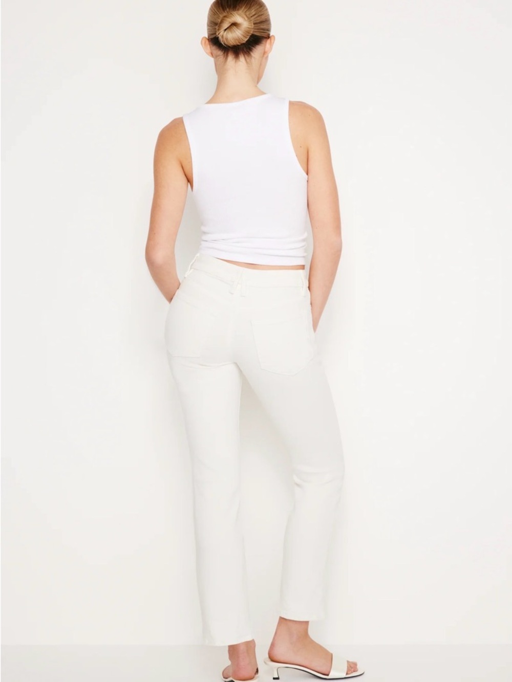 Good American Good Legs Straight Light Compression Jeans - Picture 3 of 9
